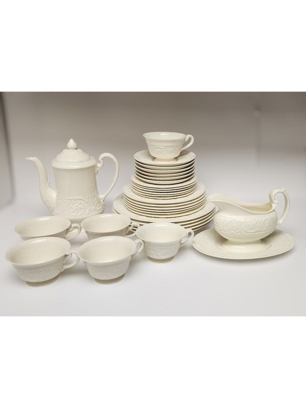 Wedgwood Patrician Ivory 32 Piece Dinnerware Set